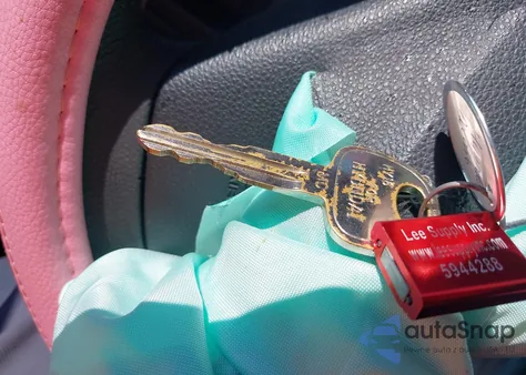 2008 Hyundai Accent Gs z USA, uszkodzony, nr VIN KMHCM36C38U070046